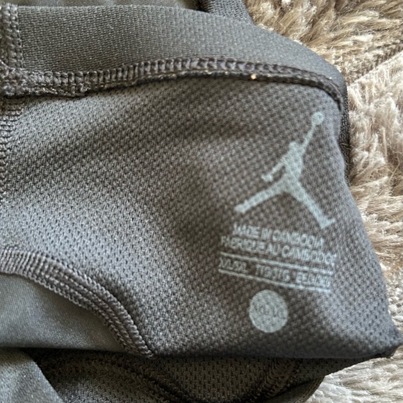 Nike Air Jordan Basketball Knee Sleeve XL Black NBA New - Picture 3 of 3